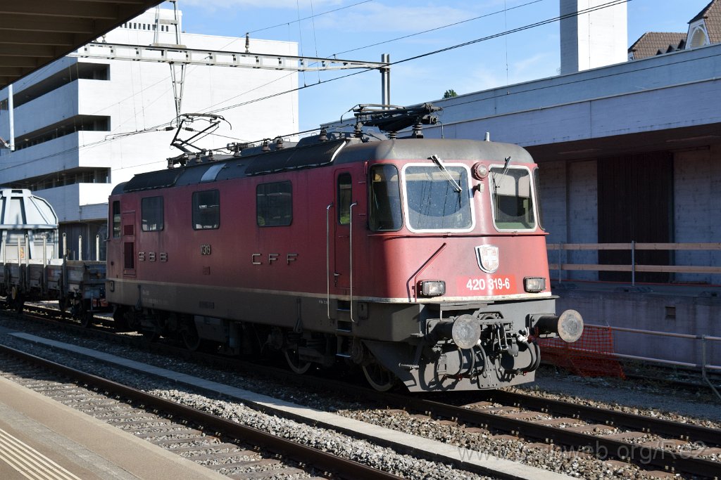 4988-0029-240518.jpg - SBBC Re 4/4'' 11319 (Re 420.319-6)  (Re 91 85 4 420 319-6 CH-SBBC) / Killwangen-Spreitenbach 24.5.2018
