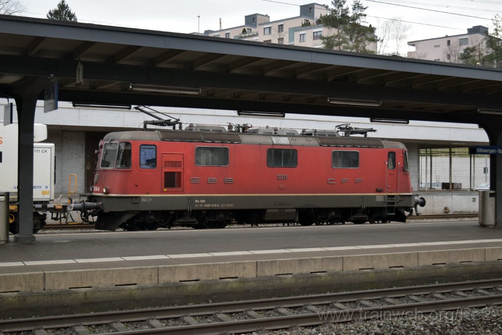 8358-0025-310123.jpg - SBBC Re 4/4'' 11319 (Re 420.319-6)  (Re 91 85 4 420 319-6 CH-SBBC) / Killwangen-Spreitenbach 31.1.2023