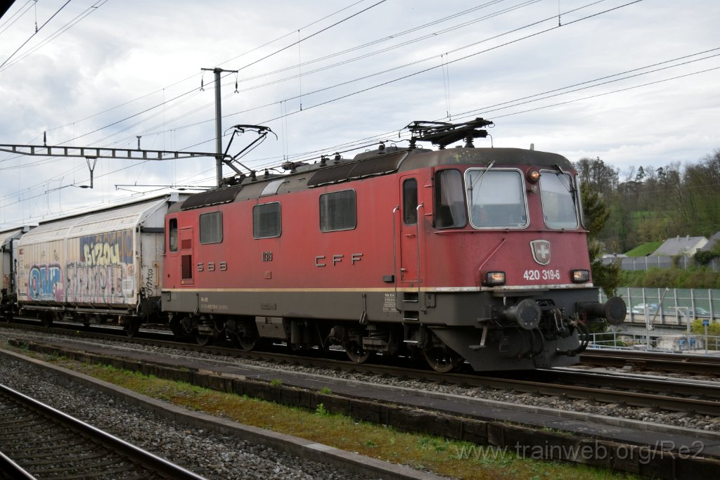 9023-0030-050424.jpg - SBBC Re 4/4'' 11319 (Re 420.319-6)  (Re 91 85 4 420 319-6 CH-SBBC) / Killwangen-Spreitenbach 5.4.2024