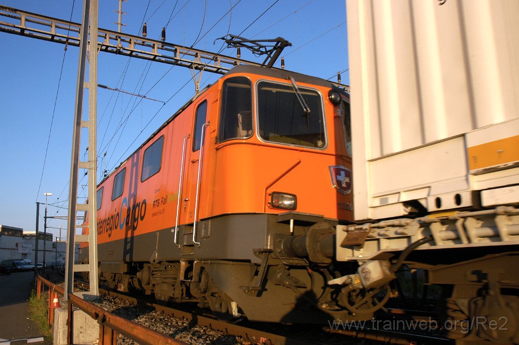 1712-0048-060809.jpg - SBB-CFF Re 4/4'' 11320 / RLAG ''InterRegio Cargo'' / Kloten 6.8.2009