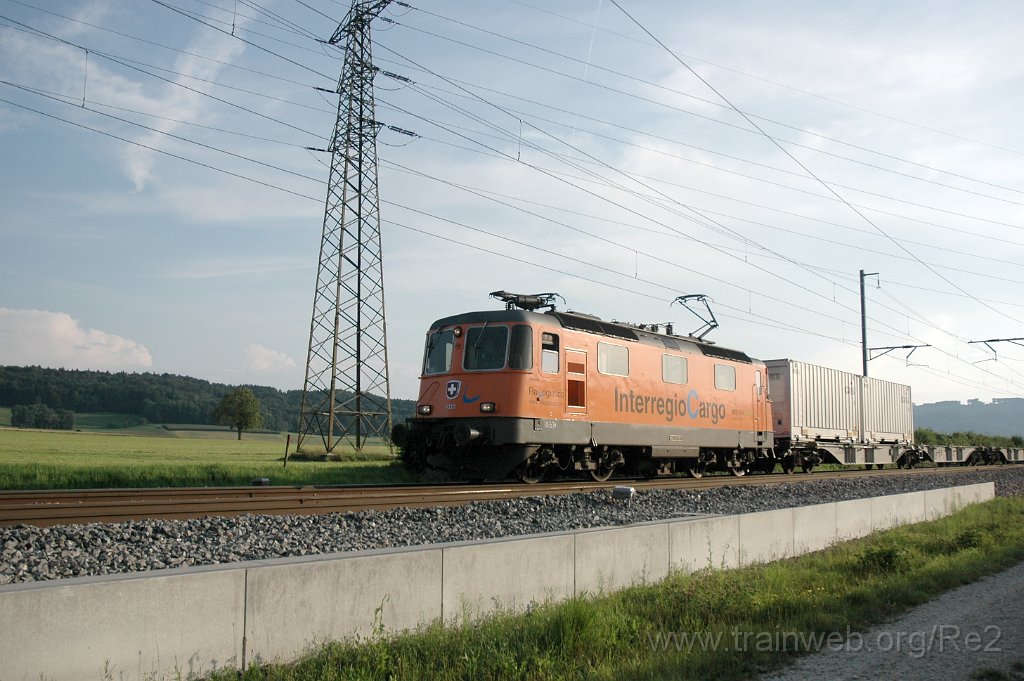 1715-0017-070809.jpg - SBB-CFF Re 4/4'' 11320 / RLAG ''InterRegio Cargo'' / Otelfingen (Büe Würenloserstrasse) 7.8.2009