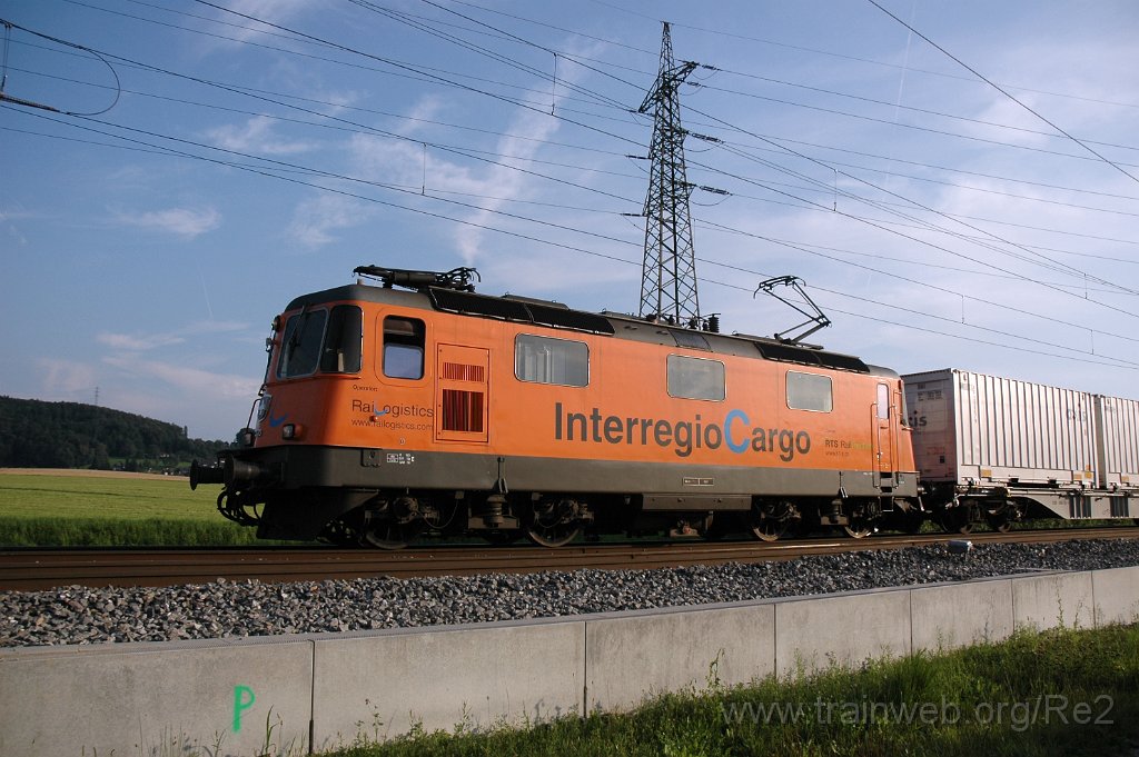 1715-0018-070809.jpg - SBB-CFF Re 4/4'' 11320 / RLAG ''InterRegio Cargo'' / Otelfingen (Büe Würenloserstrasse) 7.8.2009