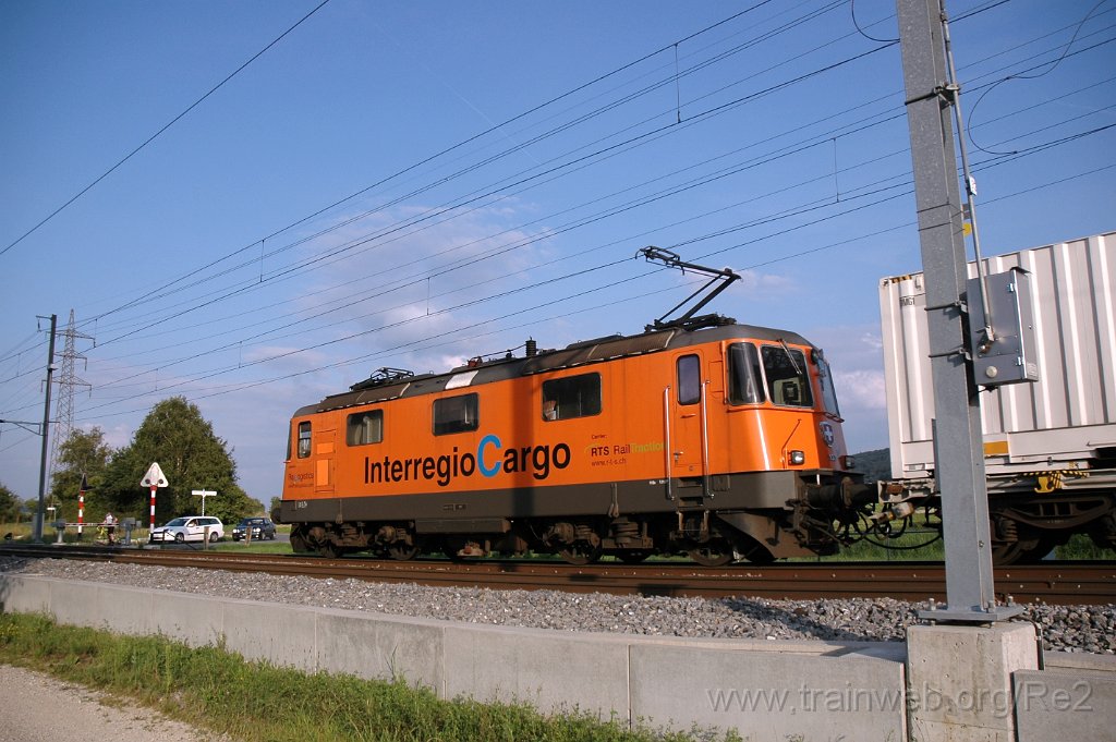1715-0019-070809.jpg - SBB-CFF Re 4/4'' 11320 / RLAG ''InterRegio Cargo'' / Otelfingen (Büe Würenloserstrasse) 7.8.2009