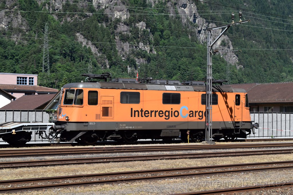4482-0022-030617.jpg - SBBC Re 420.320-4 ''InterRegio Cargo'' (Re 91 85 4 420 320-4 CH-SBBC) / Erstfeld (Abstellgruppe) 3.6.2017