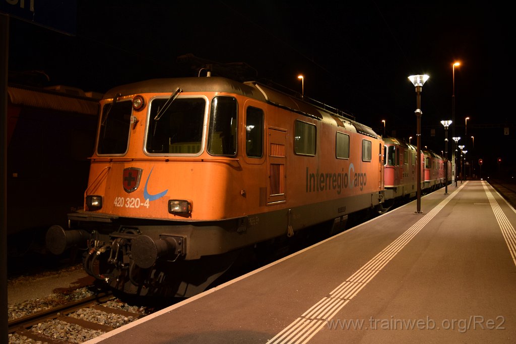 5558-0036-020619.jpg - SBBC Re 420.320-4 ''InterRegio Cargo'' (Re 91 85 4 420 320-4 CH-SBBC) + SBBC Re 4/4'' 11239 (Re 420.239-6)  ''Porrentruy'' (Re 91 85 4 420 239-6 CH-SBBC) + SBBC Re 6/6 11644 (Re 620.044-8)  ''Cornaux'' (Re 91 85 4 620 044-8 CH-SBBC) + SBBC Re 6/6 11652 (Re 620.052-1)  ''Kerzers'' (Re 91 85 4 620 052-1 CH-SBBC) + SBBC Re 620.046-3 ''Bussigny'' (Re 91 85 4 620 046-3 CH-SBBC) / Bülach 2.6.2019