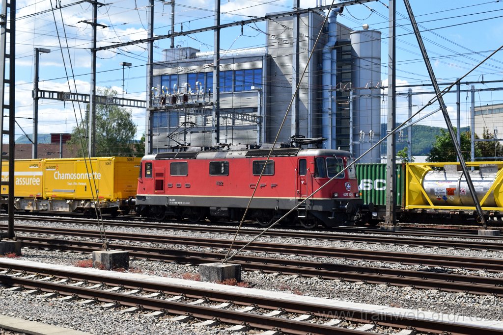 5551-0017-310519.jpg - SBBC Re 4/4'' 11322 (Re 420.322-0)  (Re 91 85 4 420 322-0 CH-SBBC) / Aarau (Torfeld) 31.5.2019