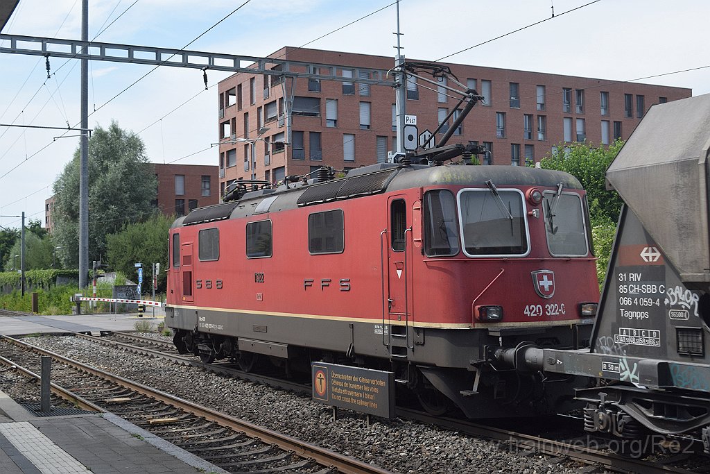 9863-0043-010725.jpg - SBBC Re 4/4'' 11322 (Re 420.322-0)  (Re 91 85 4 420 322-0 CH-SBBC) / Zürich-Affoltern 1.7.2025