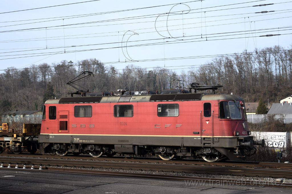 9563-0025-070225.jpg - SBBC Re 4/4'' 11324 (Re 420.324-6)  (Re 91 85 4 420 324-6 CH-SBBC) / Killwangen-Spreitenbach 7.2.2025