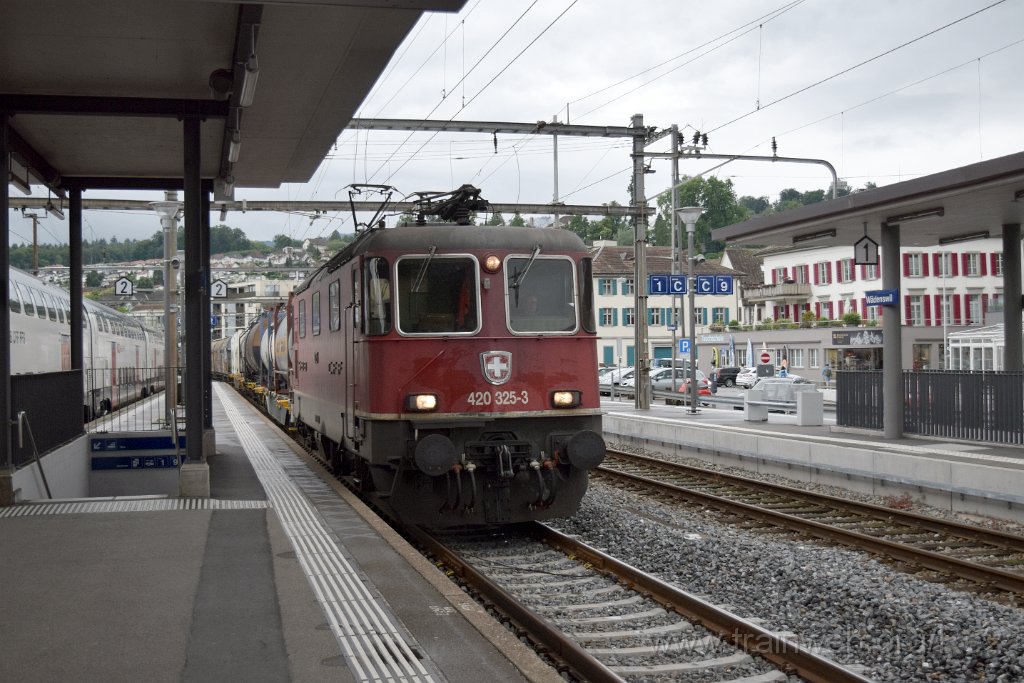 5001-0033-120618.jpg - SBBC Re 4/4'' 11325 (Re 420.325-3)  (Re 91 85 4 420 325-3 CH-SBBC) / Wädenswil 12.6.2018