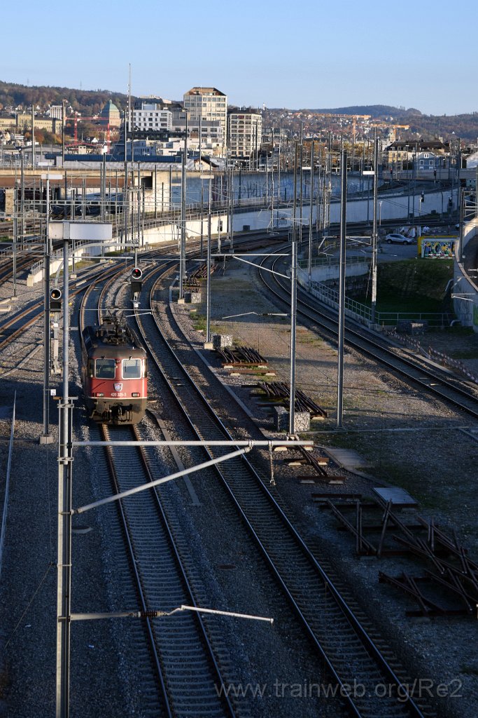 7193-0041-301020.jpg - SBBC Re 4/4'' 11325 (Re 420.325-3)  (Re 91 85 4 420 325-3 CH-SBBC) / Zürich (Hardbrücke) 30.10.2020