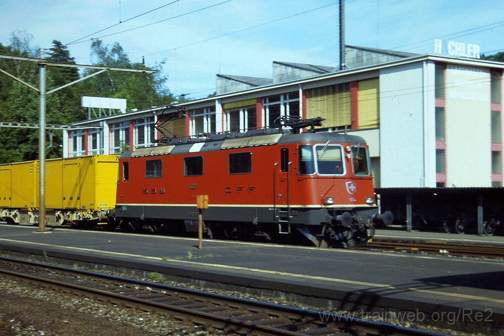 0889-0005.jpg - SBB-CFF Re 4/4'' 11327 / Othmarsingen 30.5.2001