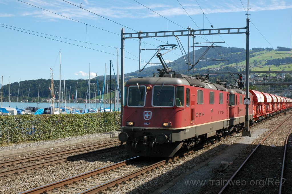 1976-0043-260810.jpg - SBB-CFF Re 4/4'' 11327 + SBB-CFF Re 4/4''' 11357 / Richterswil 26.8.2010