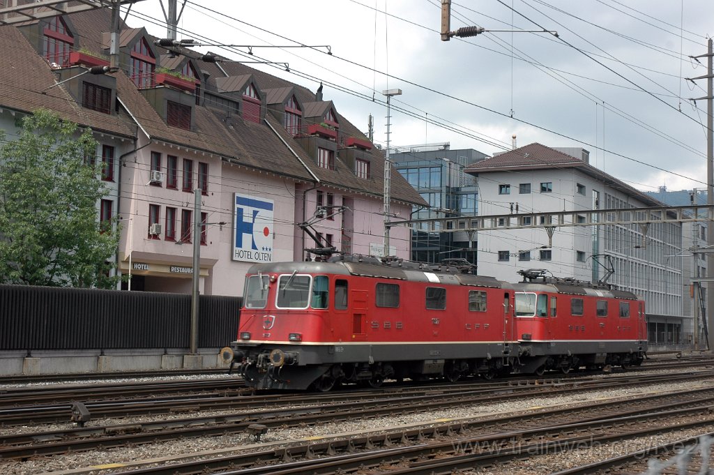 3604-0023-190615.jpg - SBB-CFF Re 4/4'' 11183 + SBB-CFF Re 4/4'' 11327 / Olten (Fachhochschule Nordwestschweiz) 19.6.2015