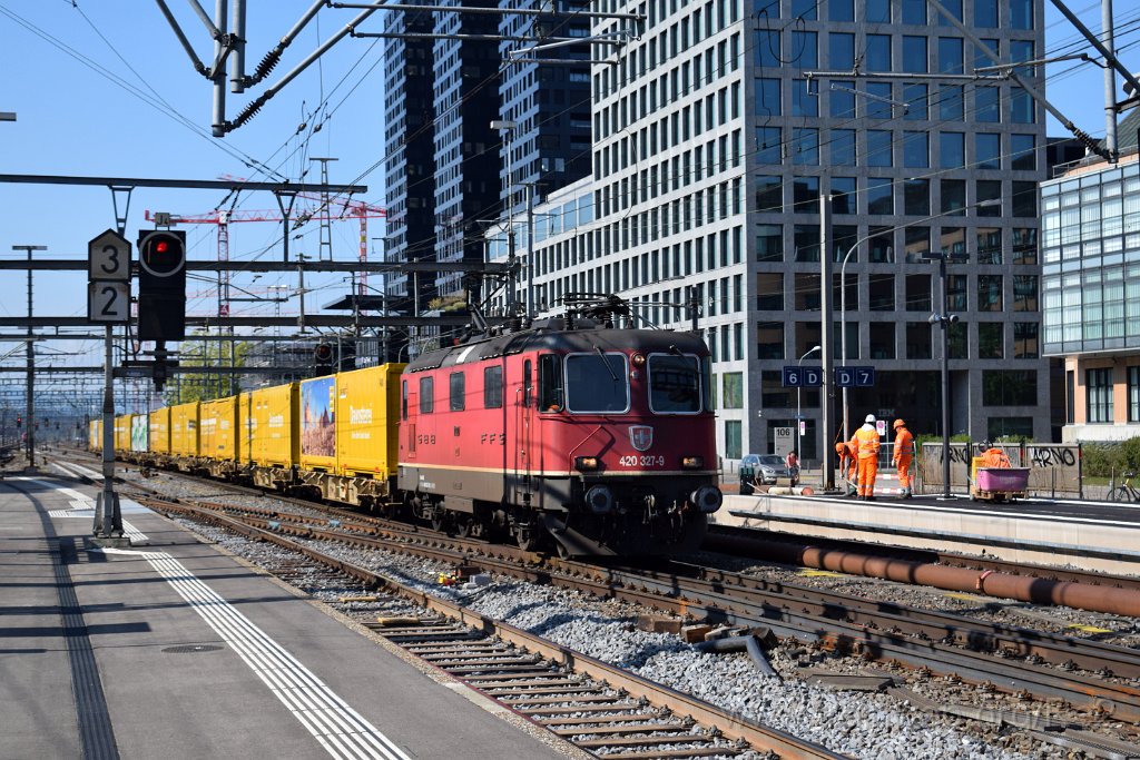 7173-0004-300920.jpg - SBBC Re 4/4'' 11327 (Re 420.327-9)  (Re 91 85 4 420 327-9 CH-SBBC) / Zürich-Altstetten 30.9.2020