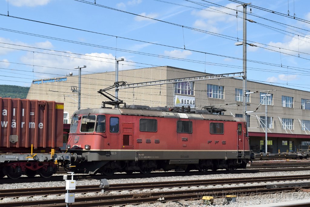 5551-0040-310519.jpg - SBBC Re 4/4'' 11329 (Re 420.329-5)  (Re 91 85 4 420 329-5 CH-SBBC) / Aarau (Torfeld) 31.5.2019