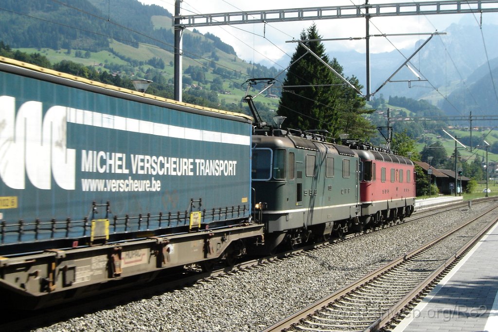 3652-0018-210815.jpg - SBB-CFF Re 6/6 11682 ''Pfäffikon SZ'' + SBB-CFF Re 4/4'' 11330 / Mülenen 21.8.2015