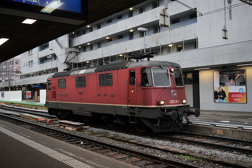 5241-0022-191218.jpg - SBBC Re 4/4'' 11331 (Re 420.331-1)  (Re 91 85 4 420 331-1 CH-SBBC) / Zürich-Altstetten 19.12.2018