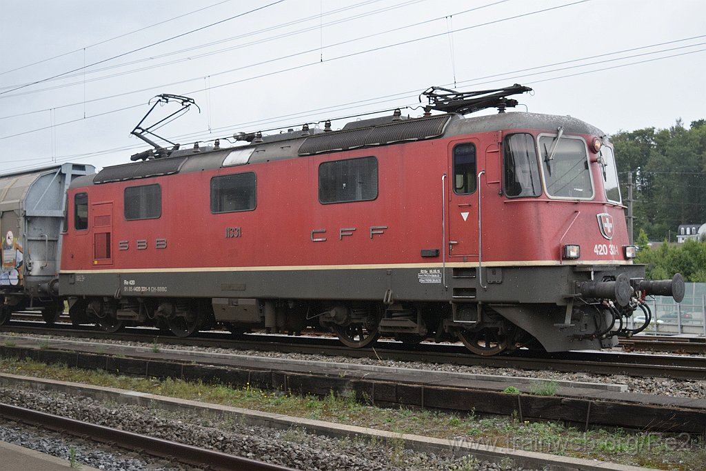 8211-0035-140922.jpg - SBBC Re 4/4'' 11331 (Re 420.331-1)  (Re 91 85 4 420 331-1 CH-SBBC) / Killwangen-Spreitenbach 14.9.2022