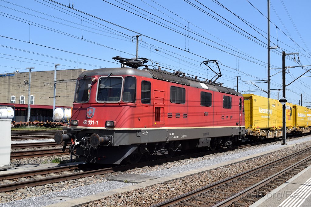 9700-0017-020525.jpg - SBBC Re 4/4'' 11331 (Re 420.331-1)  (Re 91 85 4 420 331-1 CH-SBBC) / Aarau (Torfeld) 2.5.2025