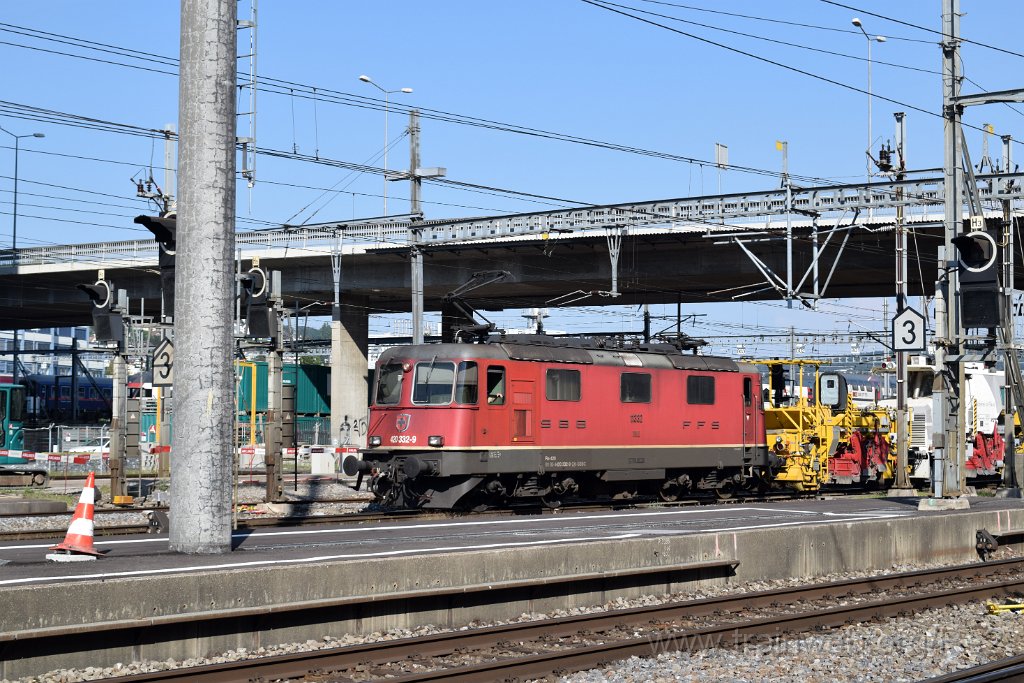 5110-0028-220818.jpg - SBBC Re 4/4'' 11332 (Re 420.332-9)  (Re 91 85 4 420 332-9 CH-SBBC) / Zürich-Altstetten 22.8.2018