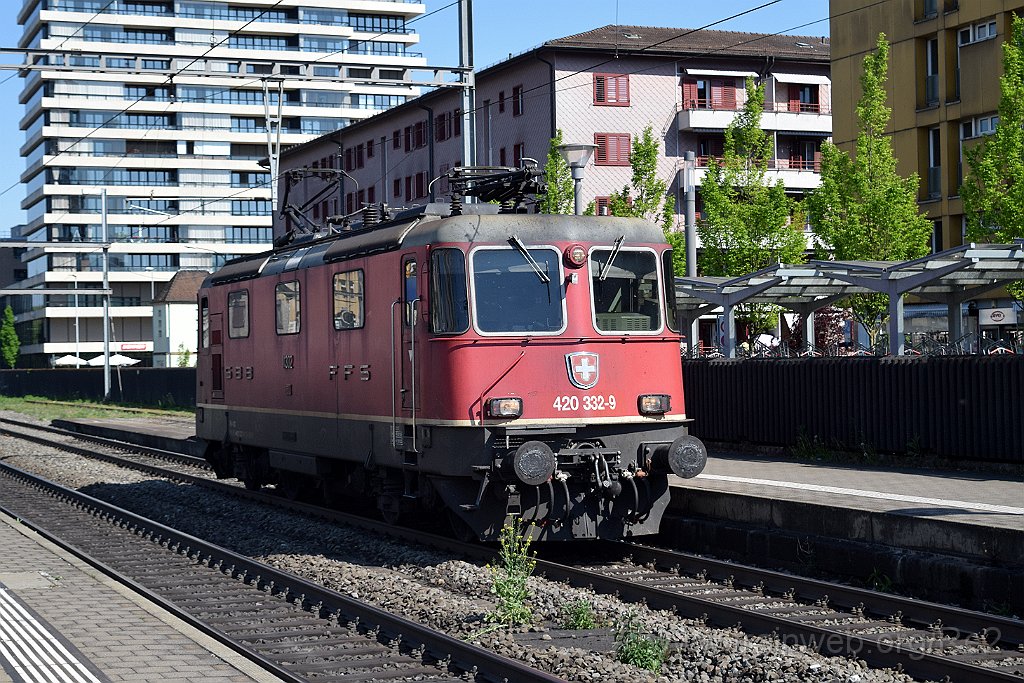 9688-0026-290425.jpg - SBBC Re 4/4'' 11332 (Re 420.332-9)  (Re 91 85 4 420 332-9 CH-SBBC) / Pratteln 29.4.2025