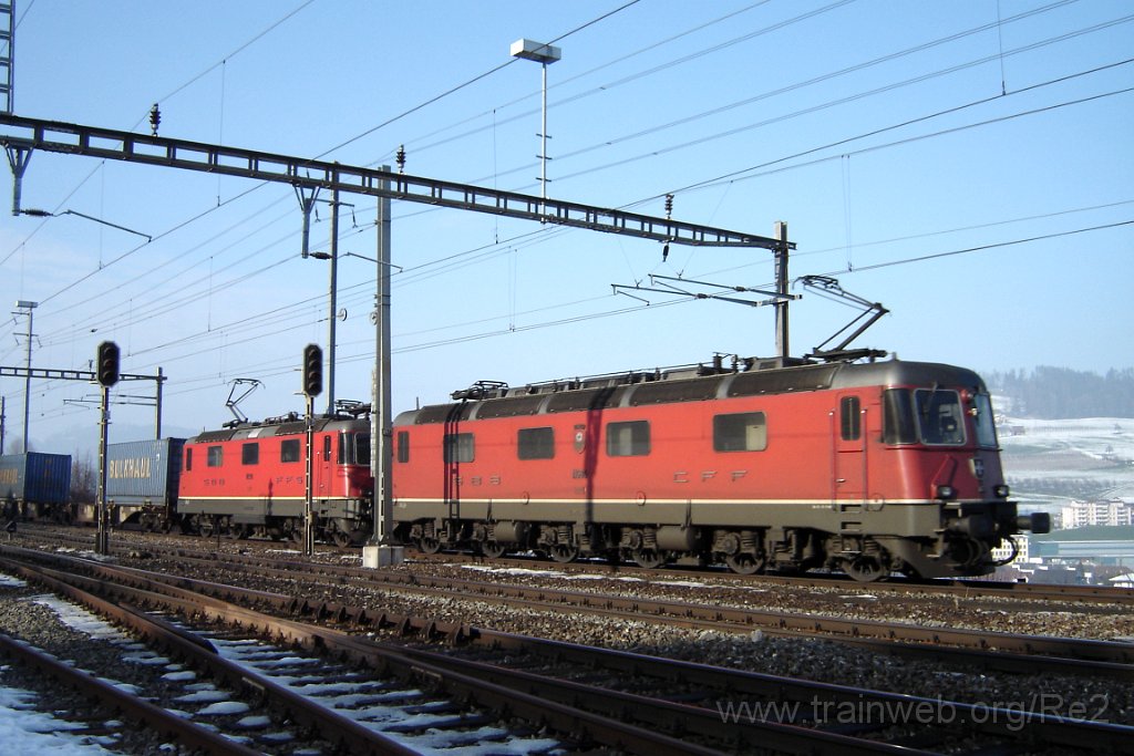 1010-0045-060205.jpg - SBB-CFF Ref 6/6 11684 ''Uznach'' + SBB-CFF Re 4/4'' 11334 / Immensee 6.2.2005