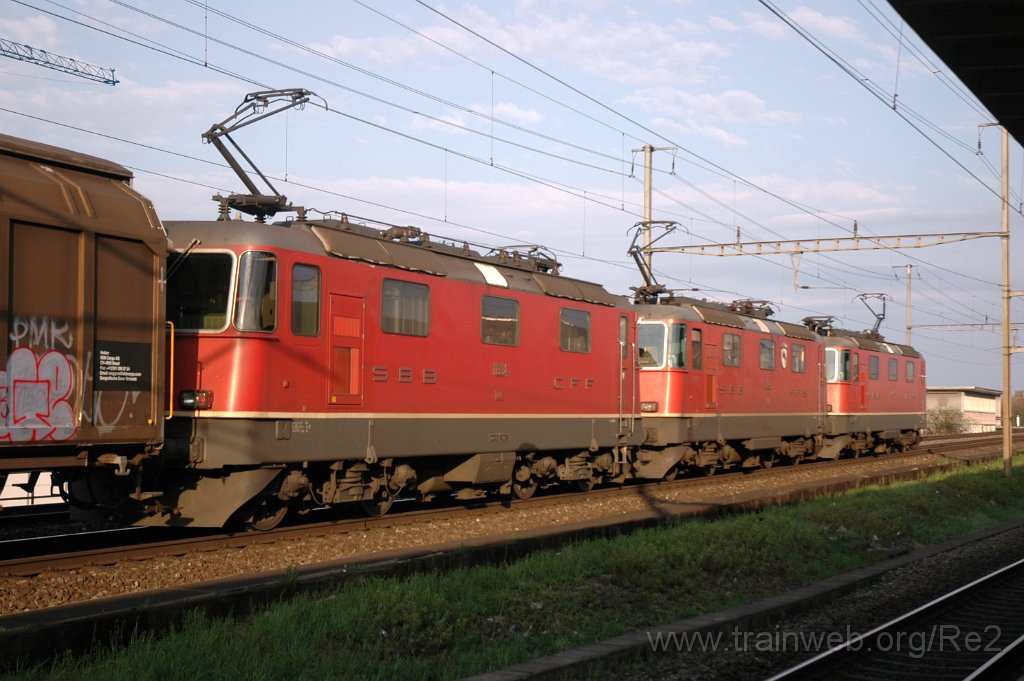 2770-0003-180413.jpg - SBB-CFF Re 4/4'' 11256 + SBB-CFF Re 4/4'' 11239 ''Porrentruy'' + SBB-CFF Re 4/4'' 11334 / Killwangen-Spreitenbach 18.4.2013