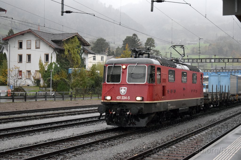 7188-0022-261020.jpg - SBBC Re 4/4'' 11334 (Re 420.334-5)  (Re 91 85 4 420 334-5 CH-SBBC) / Arth-Goldau 26.10.2020