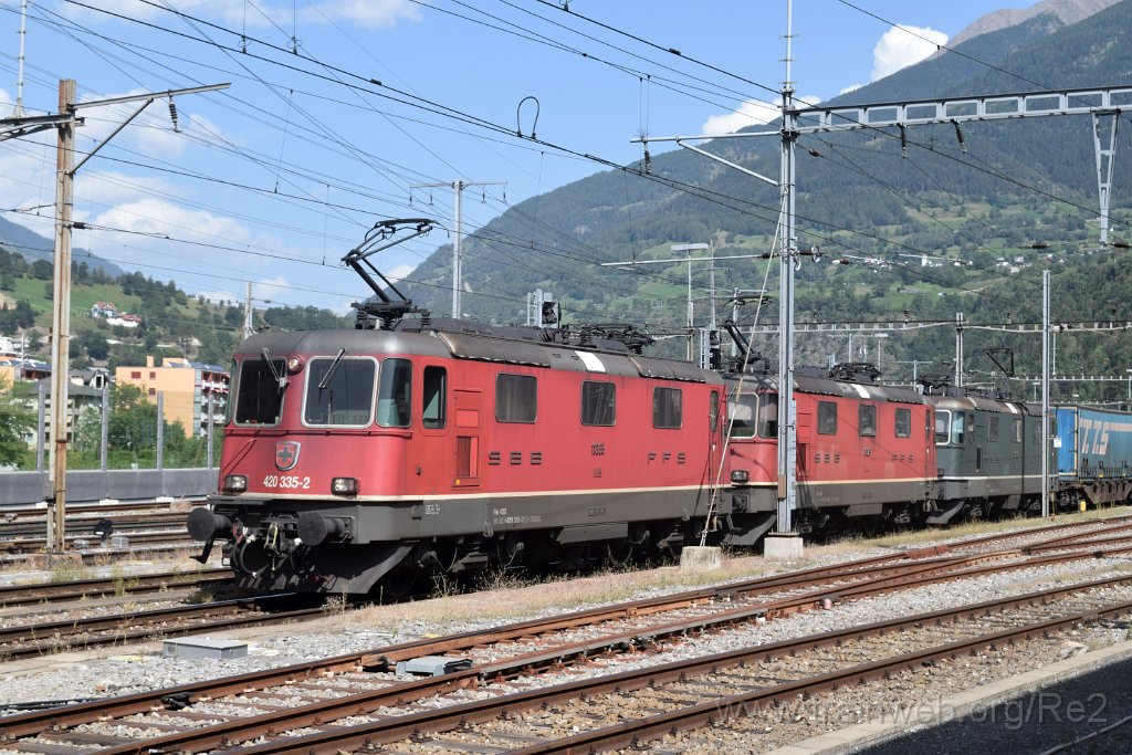 4610-0011-290817.jpg - SBBC Re 4/4'' 11335 (Re 420.335-2)  (Re 91 85 4 420 335-2 CH-SBBC) + SBBC Re 4/4'' 11329 (Re 420.329-5)  (Re 91 85 4 420 329-5 CH-SBBC) + SBBC Re 4/4'' 11330 (Re 420.330-3)  (Re 91 85 4 420 330-3 CH-SBBC) / Brig 29.8.2017