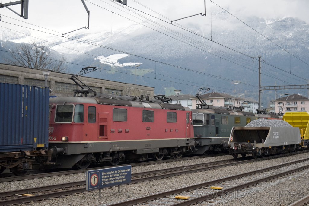 4766-0039-071117.jpg - SBBC Re 4/4'' 11271 (Re 420.271-9)  (Re 91 85 4 420 271-9 CH-SBBC) + SBBC Re 4/4'' 11330 (Re 420.330-3)  (Re 91 85 4 420 330-3 CH-SBBC) + SBBC Re 4/4'' 11335 (Re 420.335-2)  (Re 91 85 4 420 335-2 CH-SBBC) / Altdorf 7.11.2017