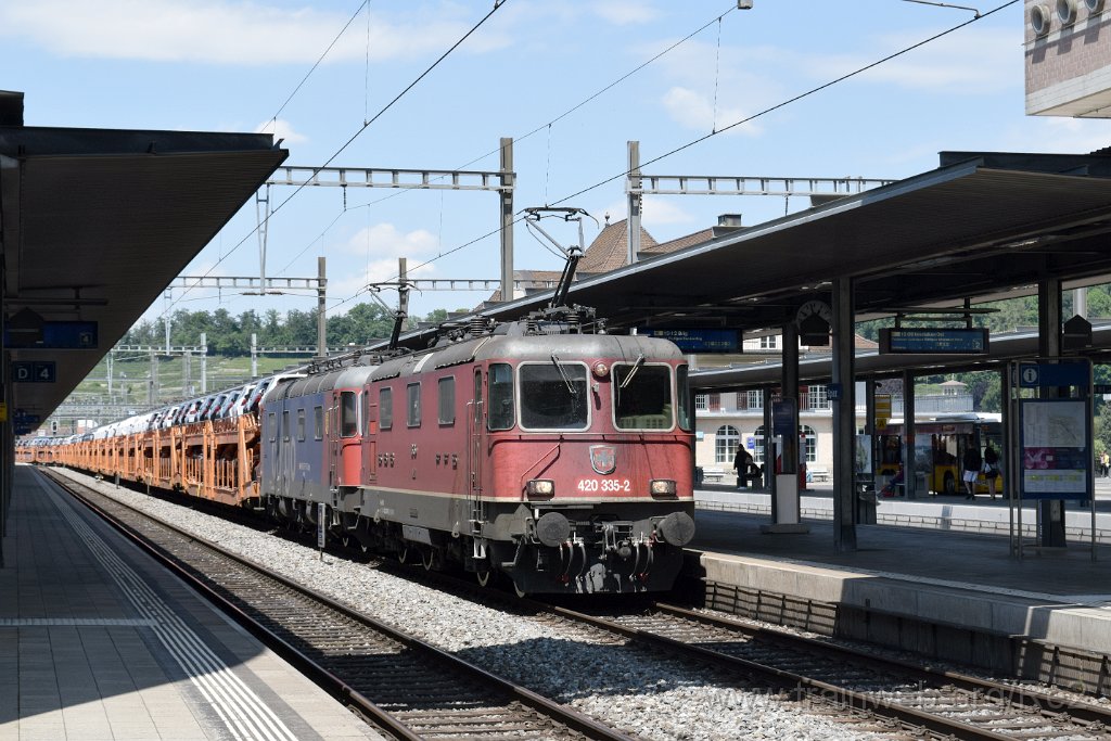 5959-0006-310520.jpg - SBBC Re 4/4'' 11335 (Re 420.335-2)  (Re 91 85 4 420 335-2 CH-SBBC) + SBBC Re 620.082-8 ''Pfäffikon SZ'' (Re 91 85 4 620 082-8 CH-SBBC) / Spiez 31.5.2020