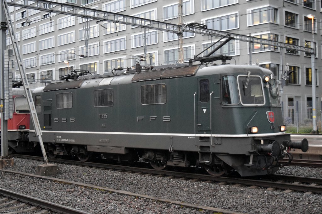 8865-0008-031123.jpg - SBBC Re 4/4'' 11335 (Re 420.335-2)  (Re 91 85 4 420 335-2 CH-SBBC) / Zürich-Altstetten 3.11.2023