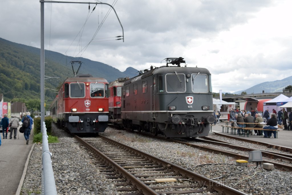 9362-0037-140924.jpg - OeBBH Re 4/4''' 11350 (Re 430.350-9)  (Re 91 85 4 430 350-9 CH-OeBBH) + SBBC Re 4/4'' 11335 (Re 420.335-2)  (Re 91 85 4 420 335-2 CH-SBBC) / Balsthal (Dépot) 14.9.2024