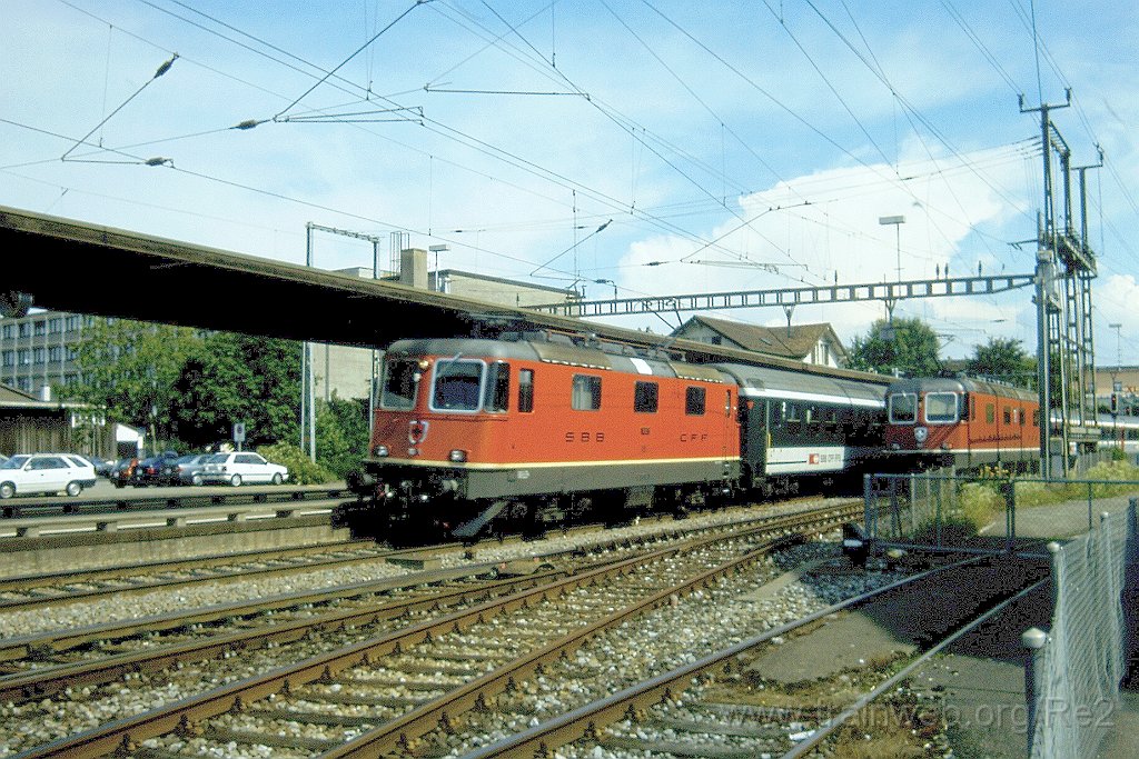 0896-0005.jpg - SBB-CFF Re 4/4'' 11336 + SBB-CFF Re 6/6 11621 ''Taverne-Torricella'' / Glattbrugg 24.7.2001