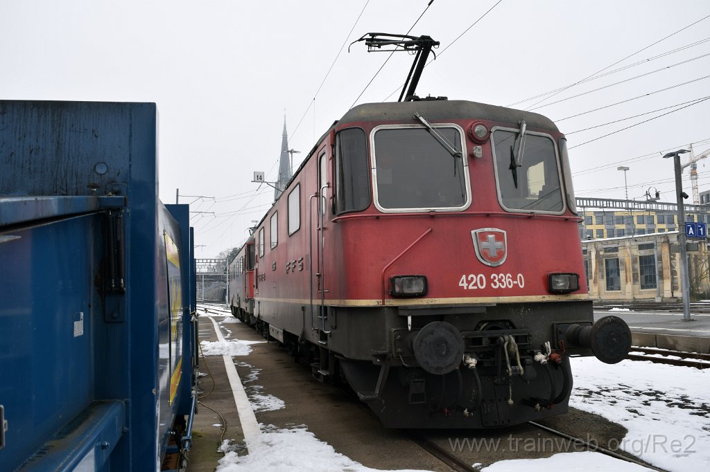 9525-0023-261224.jpg - SBBC Re 4/4'' 11336 (Re 420.336-0)  (Re 91 85 4 420 336-0 CH-SBBC) + SBBC Re 620.014-1 ''Meilen'' (Re 91 85 4 620 014-1 CH-SBBC) / St.Gallen HB 26.12.2024