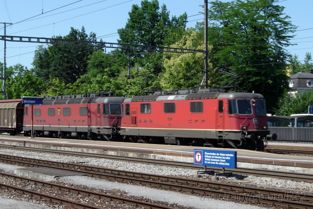 1199-0022-300606.jpg - SBB-CFF Re 4/4'' 11337 + SBB-CFF Re 6/6 11631 ''Dulliken'' / Wohlen 30.6.2006