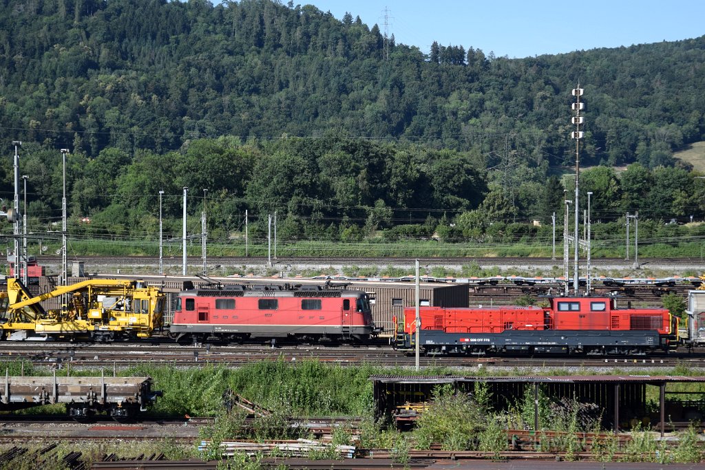 7120-0016-290720.jpg - SBBC Re 4/4'' 11337 (Re 420.337-8)  (Re 91 85 4 420 337-8 CH-SBBC) + SBBI Aem 940.002-9 / 43 (Aem 91 85 4 940 002-9 CH-SBBI) / RB Limmattal (Brücke Sandäckerstrasse) 29.7.2020