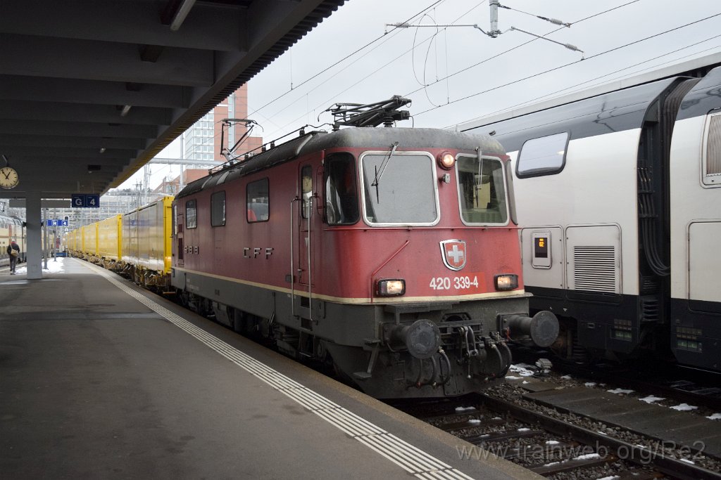 8892-0038-061223.jpg - SBBC Re 4/4'' 11339 (Re 420.339-4)  (Re 91 85 4 420 339-4 CH-SBBC) / Winterthur 6.12.2023