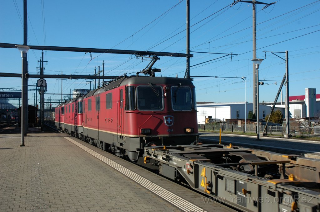 3465-0018-130115.jpg - SBB-CFF Re 4/4'' 11345 + SBB-CFF Re 4/4'' 11335 + SBB-CFF Re 4/4'' 11341 / Pratteln 13.1.2015