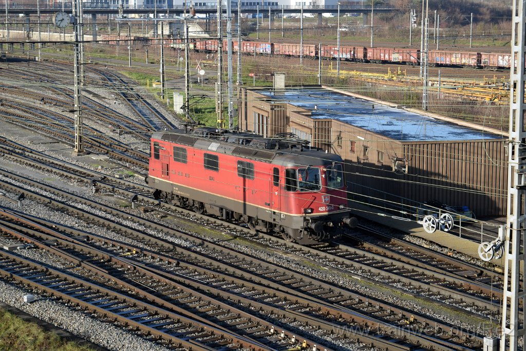 8326-0043-201222.jpg - SBBC Re 4/4'' 11341 (Re 420.341-0)  (Re 91 85 4 420 341-0 CH-SBBC) / RB Limmattal (Brücke Sandäckerstrasse) 20.12.2022