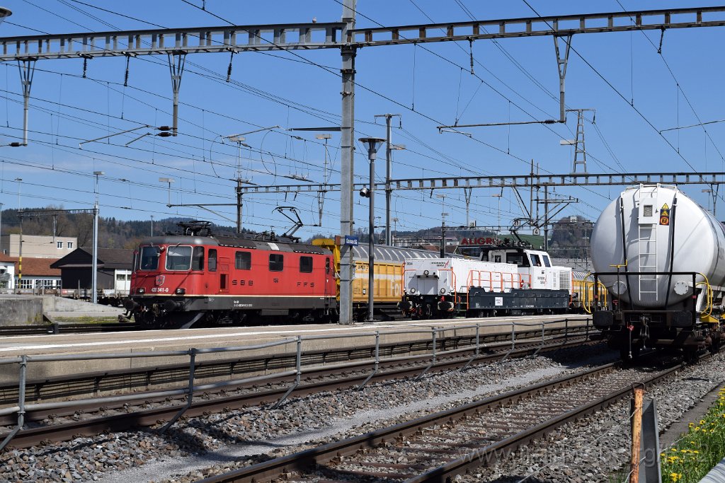 8478-0004-210423.jpg - SBBC Re 4/4'' 11341 (Re 420.341-0)  (Re 91 85 4 420 341-0 CH-SBBC) + Sersa Aem 940.004-5 ''Edith'' (Aem 91 85 4 940 004-5 CH-SERSA) / Gossau SG 21.4.2023