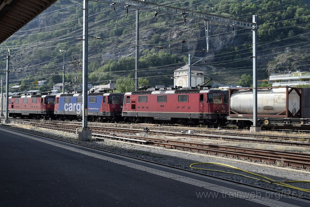 4616-0044-290817.jpg - SBBC Re 4/4'' 11343 (Re 420.343-6)  (Re 91 85 4 420 343-6 CH-SBBC) + SBBC Re 421.386-4 (Re 91 85 4 421 386-4 CH-SBBC) + SBBC Re 4/4'' 11337 (Re 420.337-8)  (Re 91 85 4 420 337-8 CH-SBBC) / Brig 29.8.2017