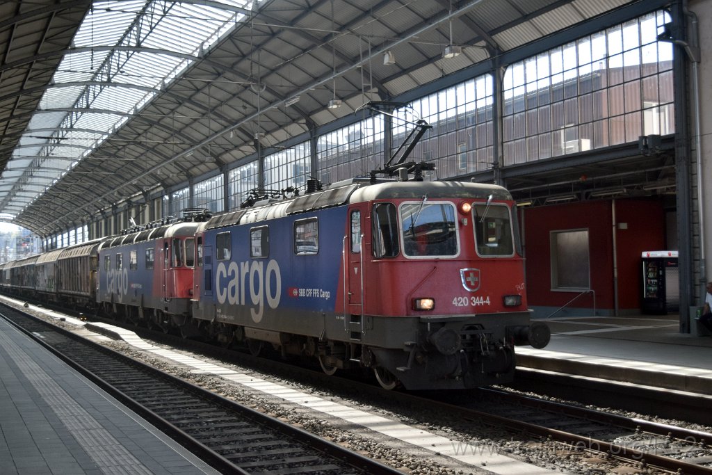 10029-0015-180925.jpg - SBBC Re 420.344-4 (Re 91 85 4 420 344-4 CH-SBBC) + SBBC Re 620.079-4 ''Cadenazzo'' (Re 91 85 4 620 079-4 CH-SBBC) / Olten 18.9.2025