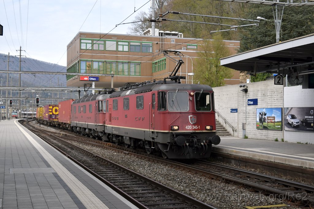 4925-0005-150418.jpg - SBBC Re 4/4'' 11345 (Re 420.345-1)  (Re 91 85 4 420 345-1 CH-SBBC) + SBBC Re 6/6 11666 (Re 620.066-1)  ''Stein am Rhein'' (Re 91 85 4 620 066-1 CH-SBBC) / Olten 15.4.2018