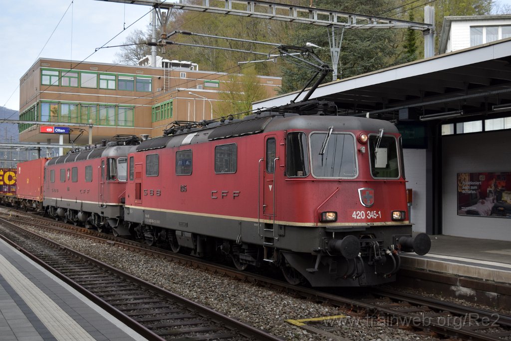 4925-0008-150418.jpg - SBBC Re 4/4'' 11345 (Re 420.345-1)  (Re 91 85 4 420 345-1 CH-SBBC) + SBBC Re 6/6 11666 (Re 620.066-1)  ''Stein am Rhein'' (Re 91 85 4 620 066-1 CH-SBBC) / Olten 15.4.2018