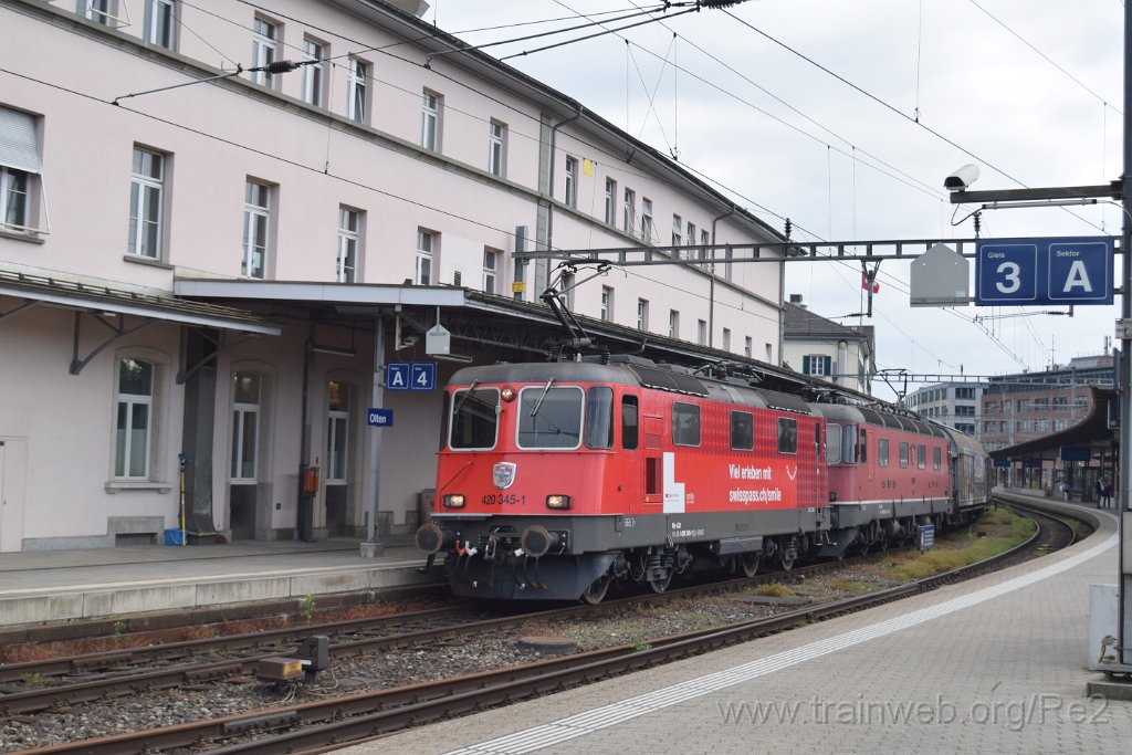 8581-0048-250523.jpg - SBBC Re 420.345-1 ''Smile'' (Re 91 85 4 420 345-1 CH-SBBC) + SBBC Re 6/6 11630 (Re 620.030-7)  ''Herzogenbuchsee'' (Re 91 85 4 620 030-7 CH-SBBC) / Olten 25.5.2023