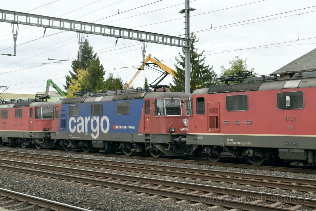 4681-0002-041017.jpg - SBBC Re 420.346-9 (Re 91 85 4 420 346-9 CH-SBBC) + SBBC Re 4/4'' 11340 (Re 420.340-2)  (Re 91 85 4 420 340-2 CH-SBBC) / Rothrist 4.10.2017