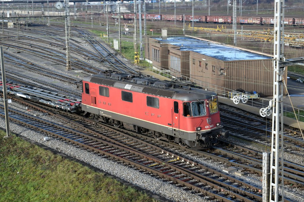 8324-0031-201222.jpg - SBBC Re 4/4'' 11348 (Re 420.348-5)  (Re 91 85 4 420 348-5 CH-SBBC) / RB Limmattal (Brücke Sandäckerstrasse) 20.12.2022