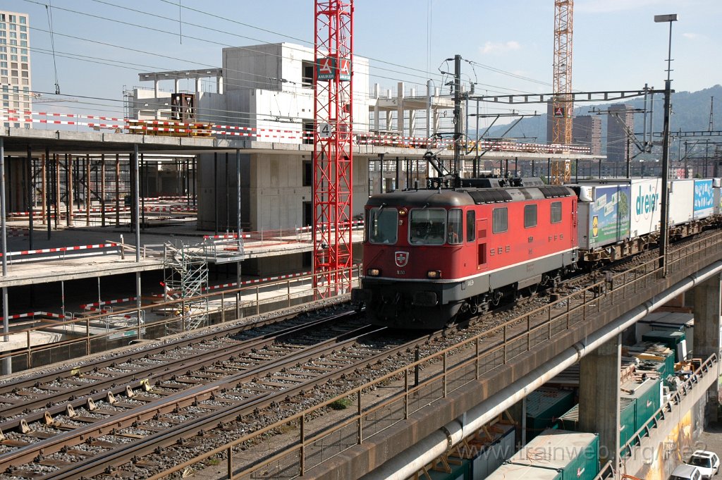 2121-0034-230511.jpg - SBB-CFF Re 4/4''' 11350 / Zürich (Käferbergbrücke) 23.5.2011