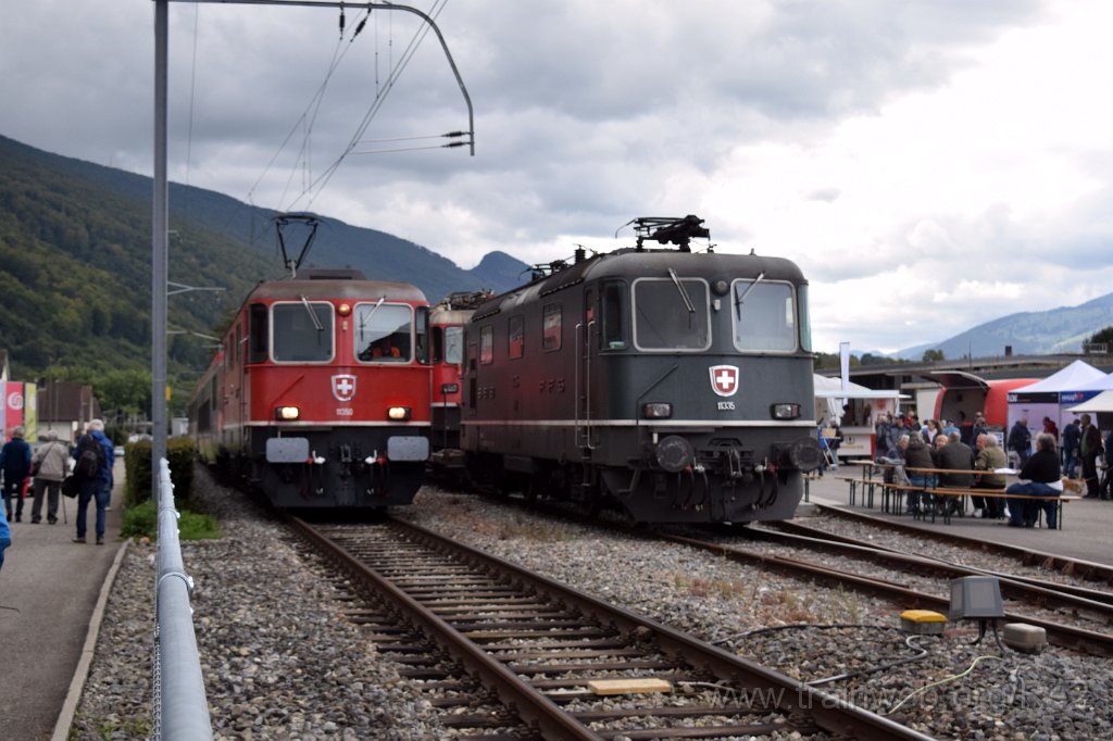 9362-0038-140924.jpg - OeBBH Re 4/4''' 11350 (Re 430.350-9)  (Re 91 85 4 430 350-9 CH-OeBBH) + SBBC Re 4/4'' 11335 (Re 420.335-2)  (Re 91 85 4 420 335-2 CH-SBBC) / Balsthal (Dépot) 14.9.2024